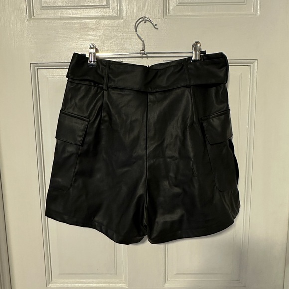 Faux leather shorts - Picture 3 of 4
